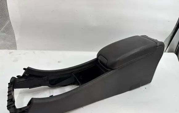Mercedes-Benz C W203 Center console E037611021