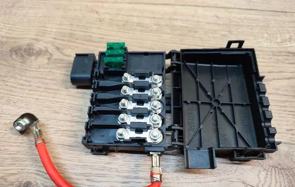 Volkswagen Golf IV Fuse box set 1J0937550A