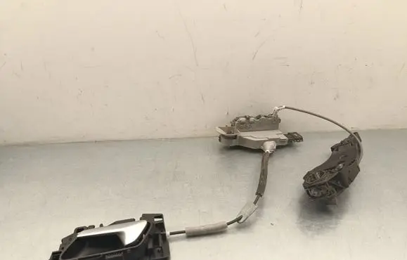 Peugeot 3008 II Front door lock 98201553