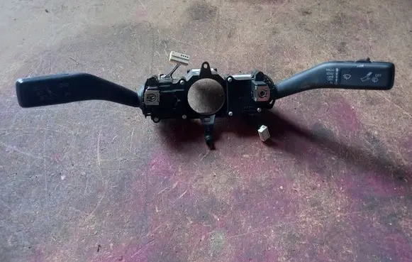 Volkswagen Jetta VI Steering wheel buttons/switches 1K5953521CF