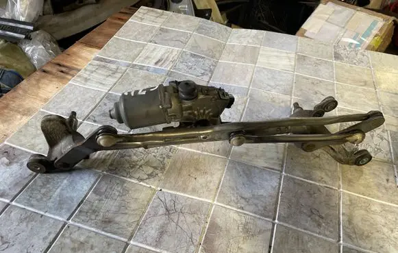 Mazda 5 Front wiper linkage and motor 1593000600