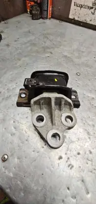 Opel Corsa E Engine mount bracket 468646740