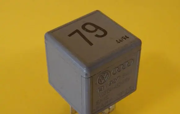 Volkswagen PASSAT B5 Other relay 191927841