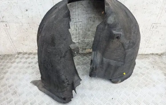 Front wheel arch liner splash guards
