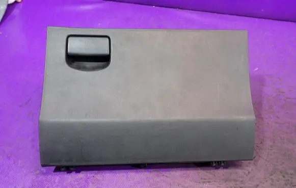 Glove box
