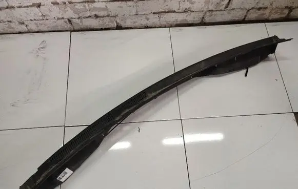 Honda FR-V Wiper trim