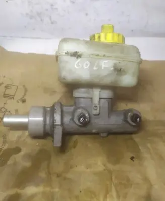 Volkswagen Golf IV Master brake cylinder 21027099 8050B
