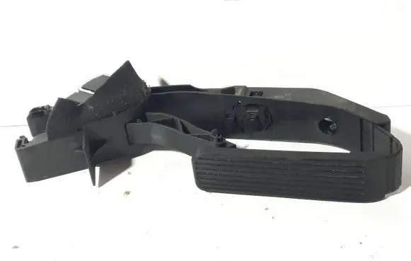Mercedes-Benz E W211 Accelerator throttle pedal A2113000404 A2113010001