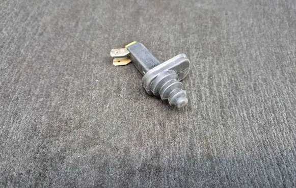 Audi A6 S6 C4 4A Front door sensor 893947561A