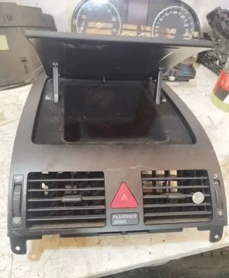 Volkswagen Touran I Glove box 31536000A 0205063699 1T857921B