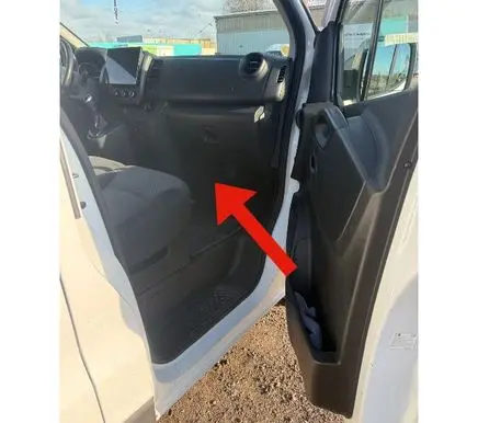 Opel Vivaro Dashboard side end trim 689214361R 93452503