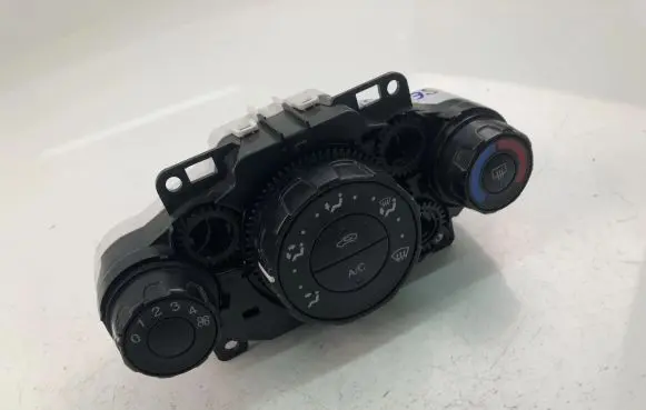 Ford Fiesta Interior fan control switch 8A6119980CE