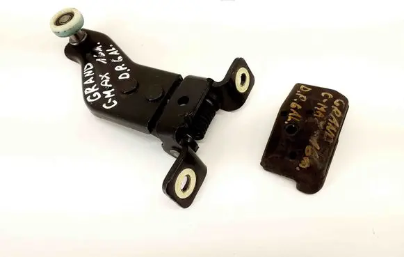 Rear door upper hinge