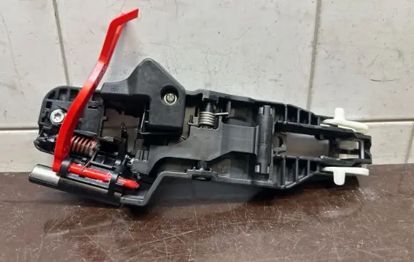 Toyota Prius (XW50) Rear door exterior handle/bracket 6C096312
