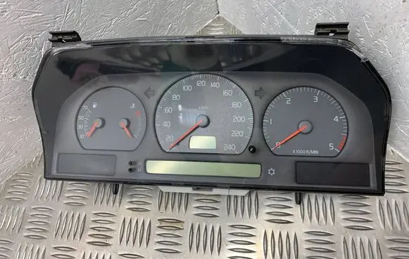 Volvo S70 V70 V70 XC Speedometer (instrument cluster) 9168386 69794700T