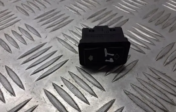 BMW 5 E39 Quarter vent window switch 8368974