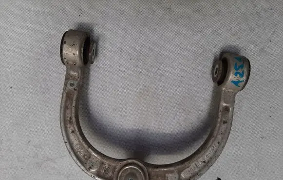 Mercedes-Benz R W251 Front lower control arm/wishbone KAG94582
