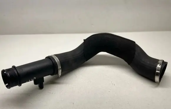 Audi Q7 4M Intercooler hose/pipe 4M0145683A 4M0145737M