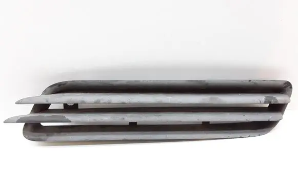 Volvo S70 V70 V70 XC Front bumper lower grill 09151511