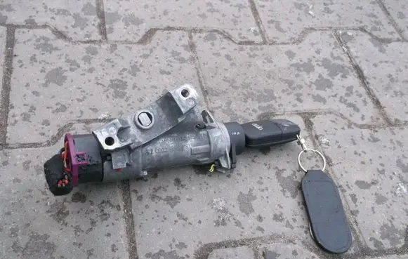 Audi A2 Ignition lock 4B0905851C