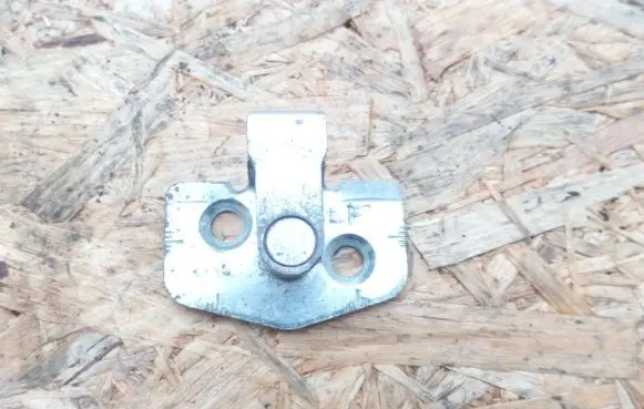 Opel Vectra C Front door lock loop/hook striker 96336