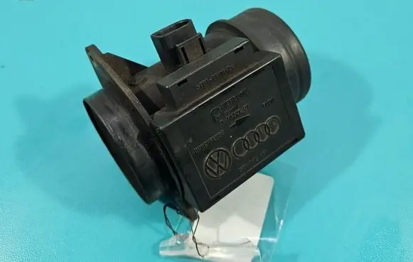 Volkswagen PASSAT B4 Mass air flow meter 074906461 IMPRK1563716