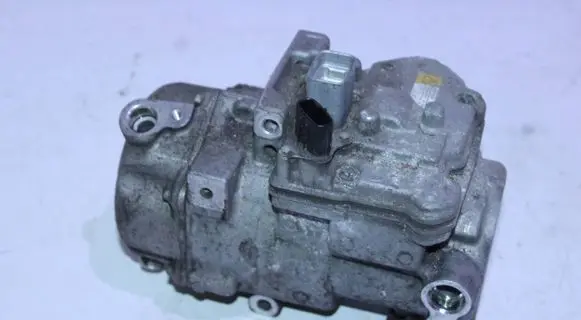 Toyota RAV 4 (XA40) Air conditioning (A/C) compressor (pump) 0422000533 ES27C 10S06959