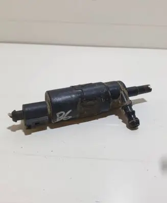 Volkswagen PASSAT B6 Headlight washer pump 3B7955681 1J0973722A 0010162V