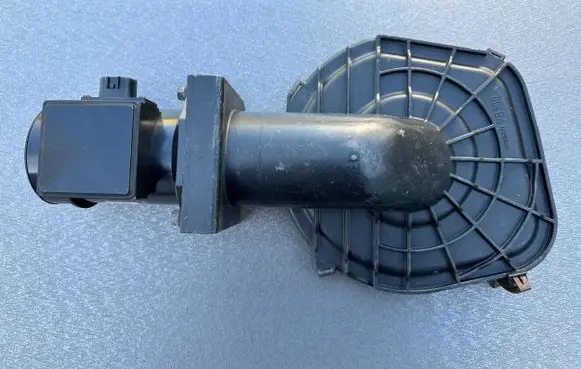 Nissan Patrol Y61 Mass air flow meter 2268031U00 16526VB300
