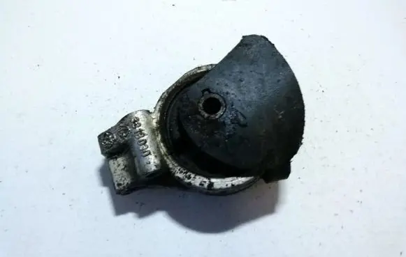 Volvo S40, V40 Engine mount bracket 3318030