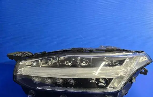 Volvo XC90 Headlight/headlamp 32228688