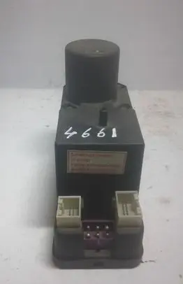 Audi A4 S4 B5 8D Central locking vacuum pump 4A0862257J