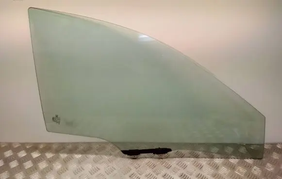 Honda CR-V Front door window glass four-door