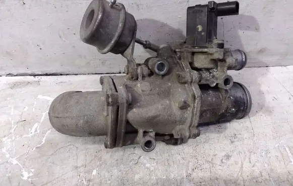 Land Rover Discovery 4 - LR4 EGR valve 1043812S02 1045175S01