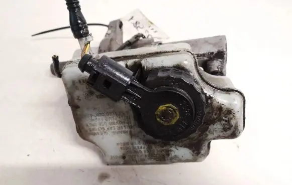 Brake fluid reservoir