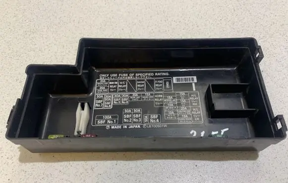 Subaru Outback Fuse box cover MB500100B