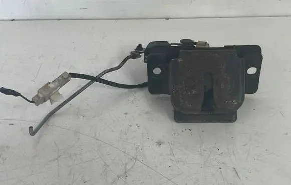 Loading door lock