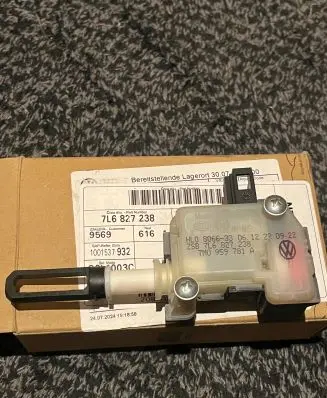 Volkswagen Touareg I Tailgate boot lock/latch motor 7L6827238 1001537932