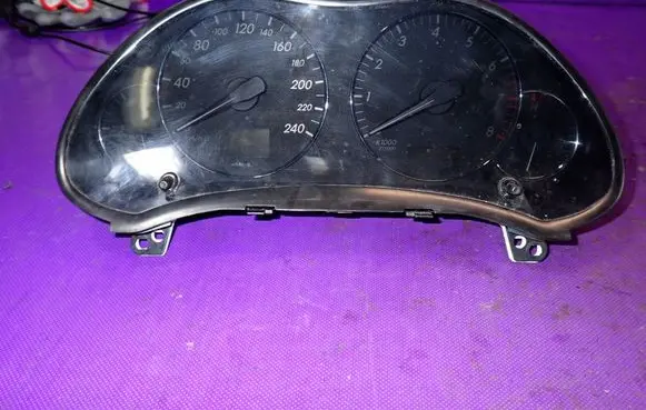 Toyota Avensis Verso Speedometer (instrument cluster) MB257430-0010