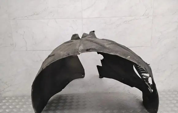 Front wheel arch liner splash guards