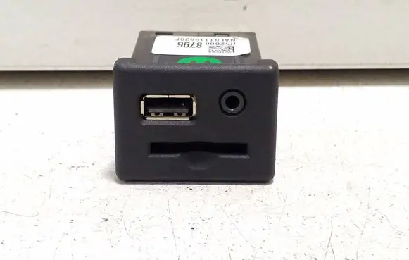 Chevrolet Orlando AUX in-socket connector 20868796