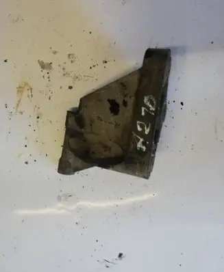 Nissan X-Trail T30 Engine mounting bracket NOCODE