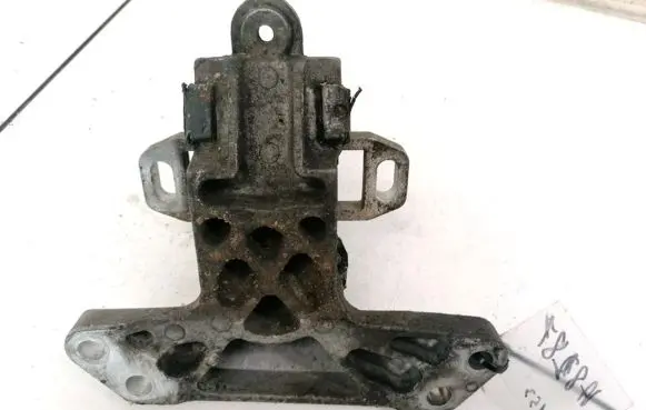 Engine mount bracket