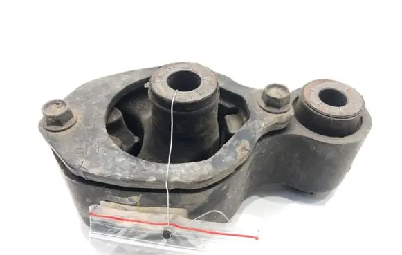 Mazda CX-5 Engine mounting bracket