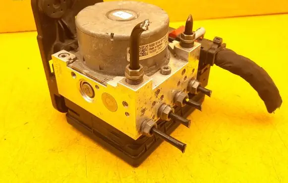 Volkswagen PASSAT B8 ABS Pump 5Q0614517CT