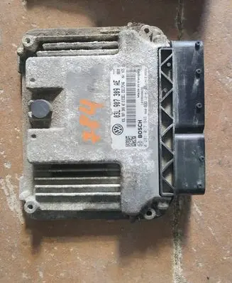 Volkswagen Touran II Engine control unit/module 03L907309AE 0281017946
