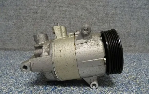 Volkswagen Golf VII Air conditioning (A/C) compressor (pump) 5Q0820803D
