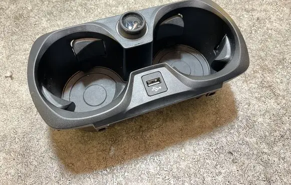 BMW i4 Cup holder front 1870135116 6806803