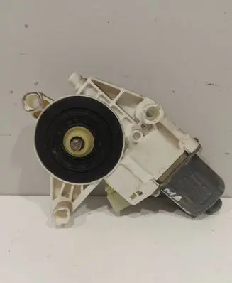Mercedes-Benz C W204 Front door window regulator motor A2048200142 71219100