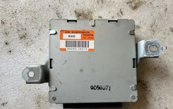 Lexus RX 450H Air suspension control unit module (rear) 8929348013
